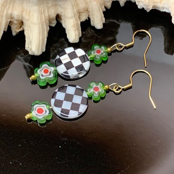 Black & White Checkerboard Lime Green Flower Handmade Bead Earrings LR149 - Picture 2 of 5